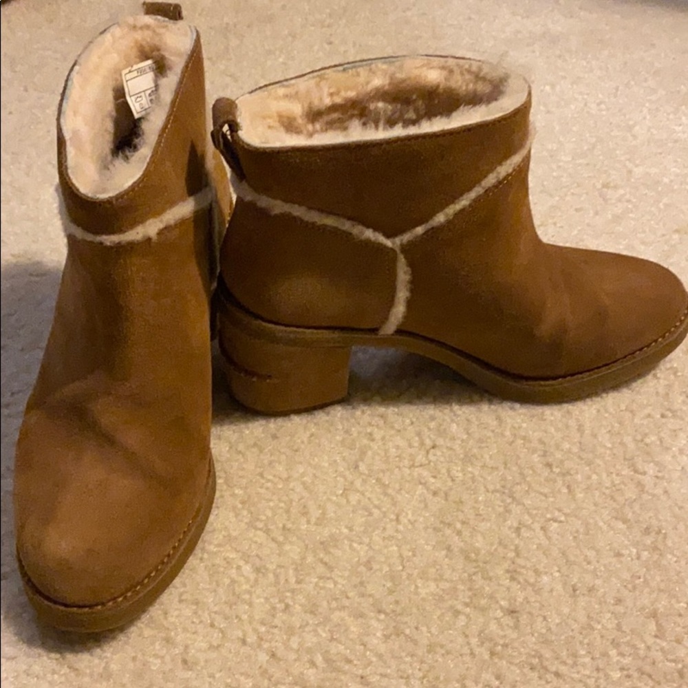 Uggs heeled ankle bootie
